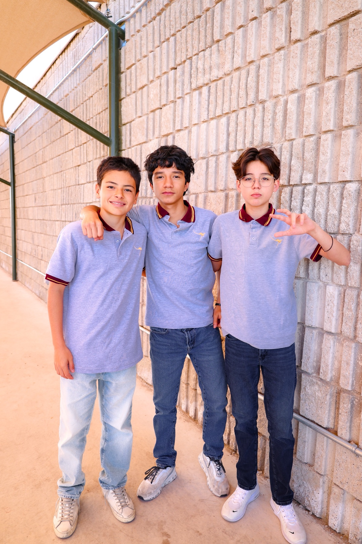 Newland Middle School students in campus hallway at Zibatá