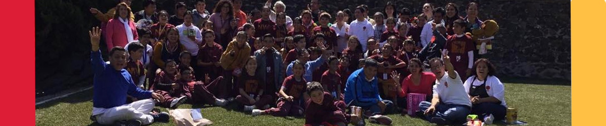 Visita de nuestros estudiantes de 4to al Instituto Manos Capaces.