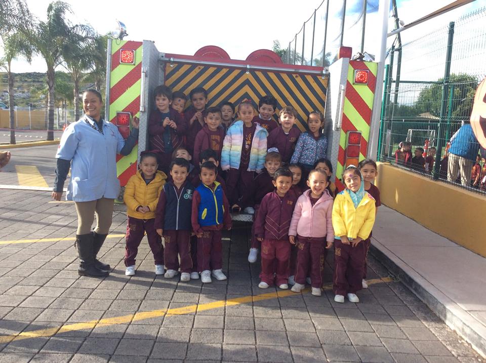 Visita de Bomberos en Juriquilla